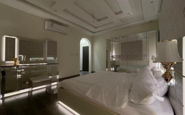 Luxury OVO Roof Villa