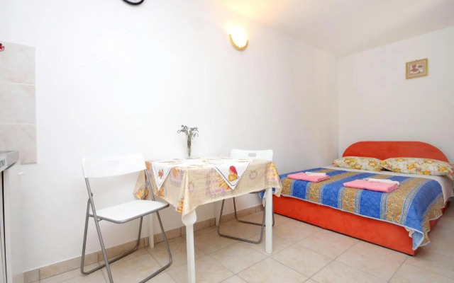 Apartments by the sea Valun, Cres - 8081