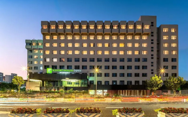 Holiday Inn Express Shanghai Changyang Road by IHG