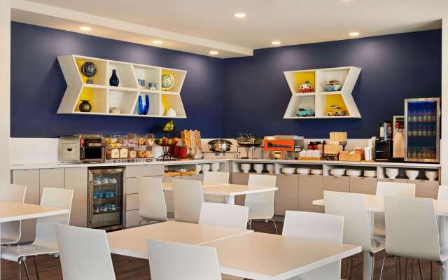 Microtel Inn & Suites by Wyndham Aurora