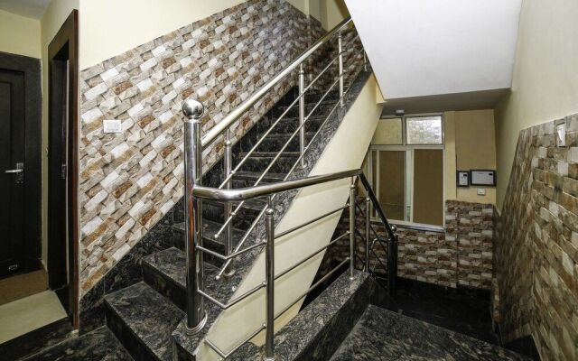 OYO 27825 Hotel Royal