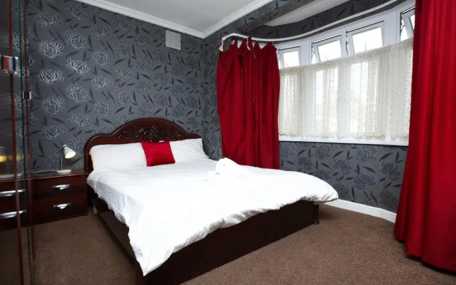 Stunning Spacious Bungalow With Ample Parking