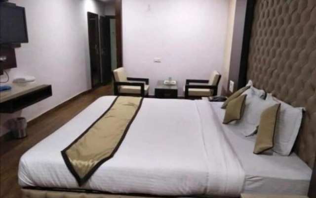 Hotel puneet international