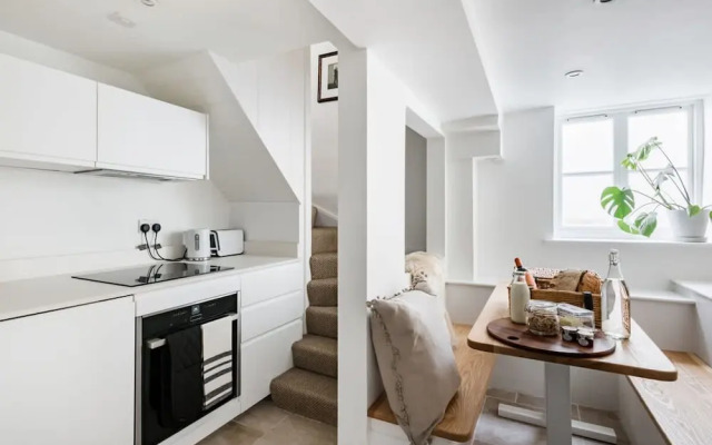 Central Georgian Townhouse With Free Parking