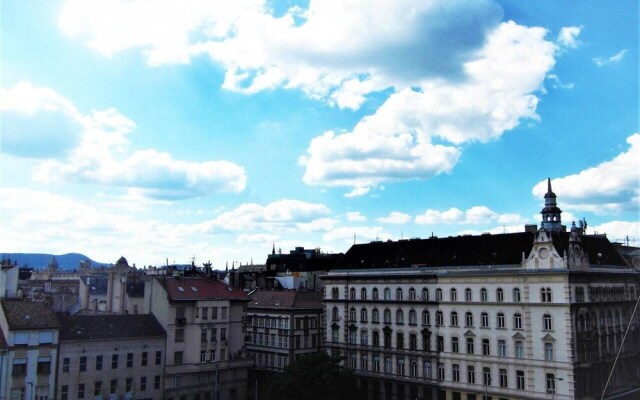 Basilica View Apartment With Balcony