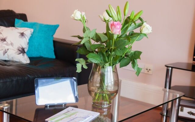 Canary Wharf Luxury River view apartment