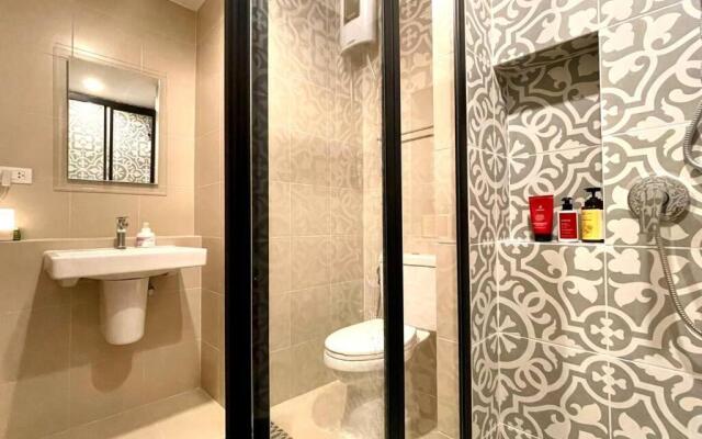 La habana 54 with large balcony and pool view!