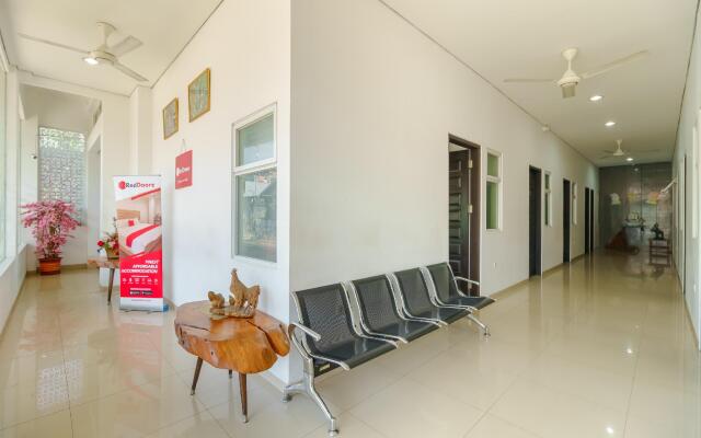 RedDoorz near Jembatan Siti Nurbaya Padang