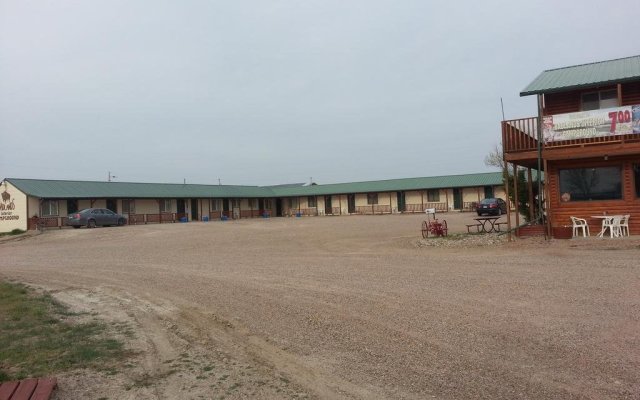 Badlands Hotel and Campground