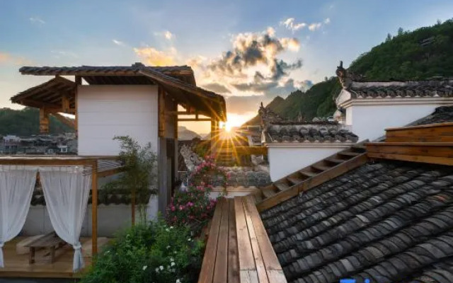 Riverside courtyard of Luan Xiyin mountain, Zhenyuan