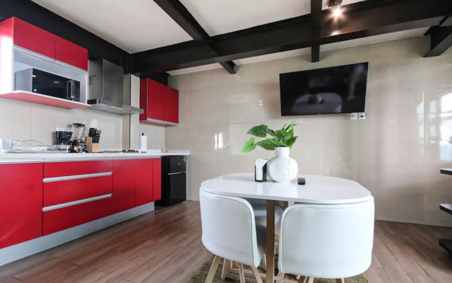 Beautiful and Comfortable Rooftop Suite