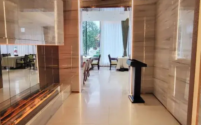 Xiyuan International Hotel (Nanyang Railway Station Xinhua City Plaza)