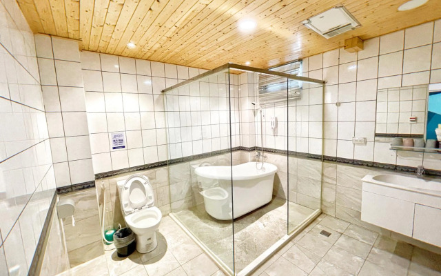 Breeze and Waves Hostel