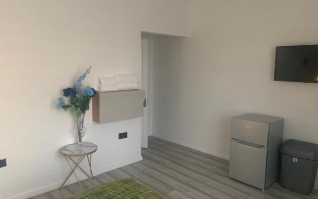 Bloomsbury House - Modern studios near Anfield