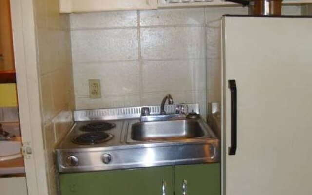 Queensway Court Motel