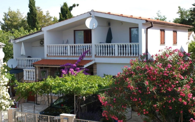 Dobri - 500 m from beach - A2(2+2)