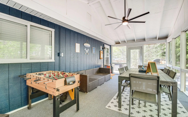 Deck & Community Perks: Bright Pocono Lake Home!