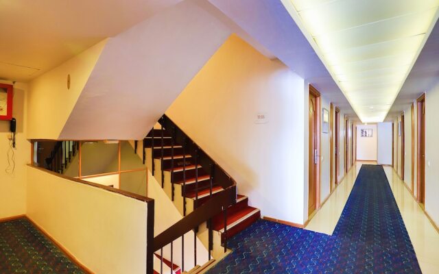 OYO 9677 Hotel Surya