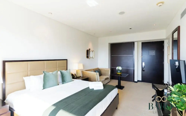 Amazing Studio, Address Marina.