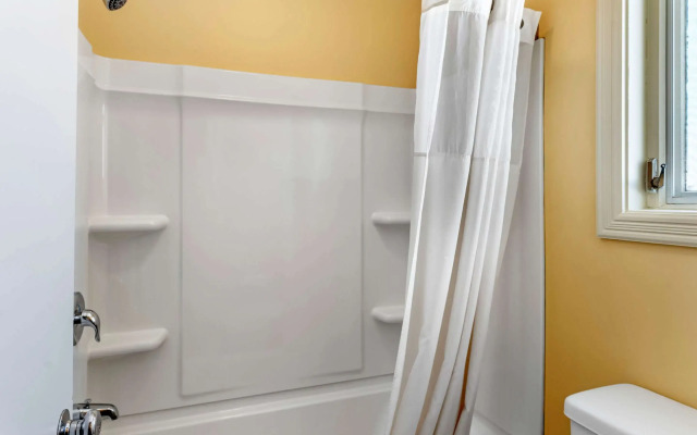 Quality Inn & Suites Garden of the Gulf