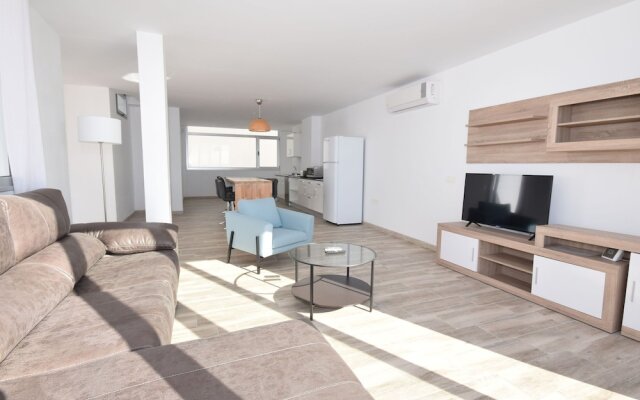 Spacious Apartment in Solana Matorral With Terrace