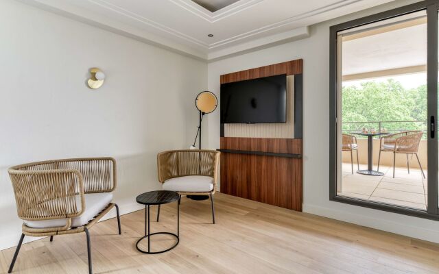 Zenitude Hotel la Valadière, an Ascend Collection Hotel