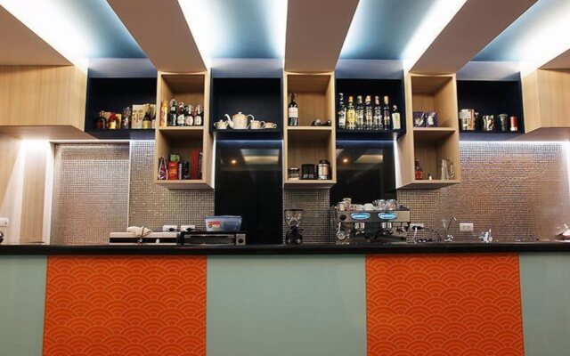 Apo Hotel
