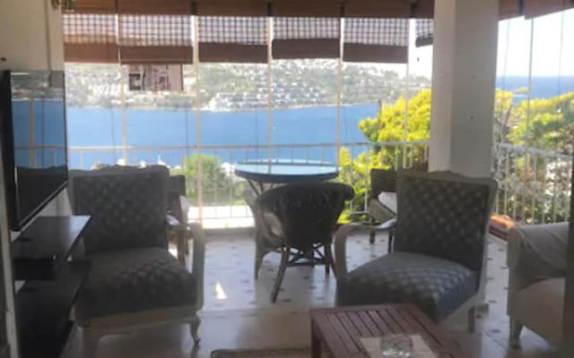 Apartment 2 bedroom with Private Beach