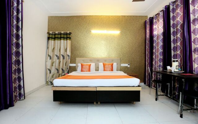 OYO 5785 Silver One
