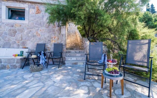 Apartments Ratac Lobrović with private beach and beautiful sunset