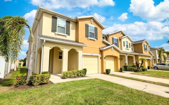 Cinthia s 4-bed Compass Bay Vacation Townhome