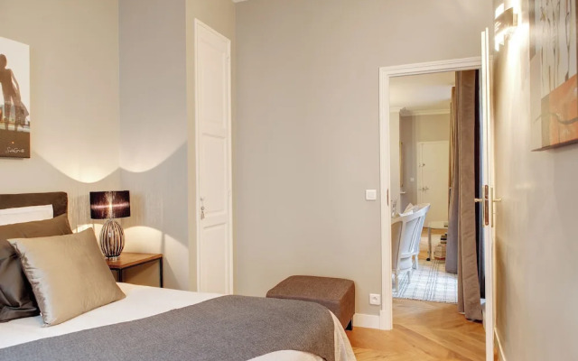 Paris Blanc Manteau Residence