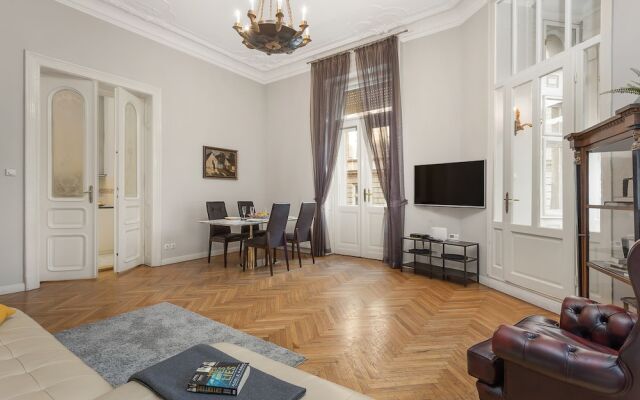 New York Palace View Apartment