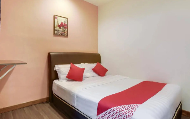 OYO 90282 Hotel Taj Seksyen 7