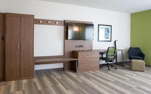 Holiday Inn Express & Suites Edmonton SW - Windermere by IHG