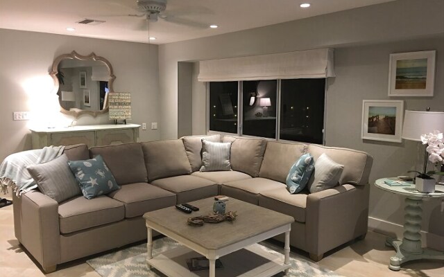 Jamaica Royale - 804 - 2 Br Condo