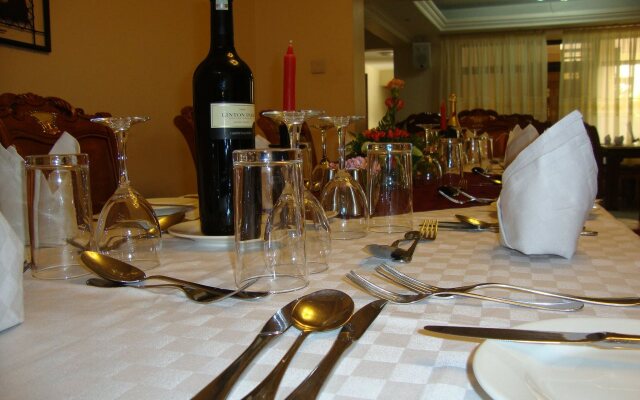Hennessis Hotel
