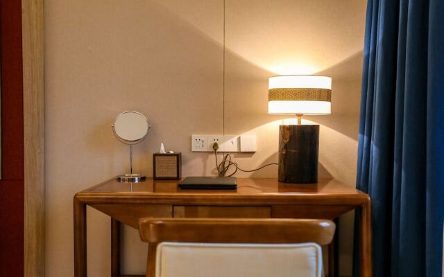 The 5th Meteorite Glory Hotel