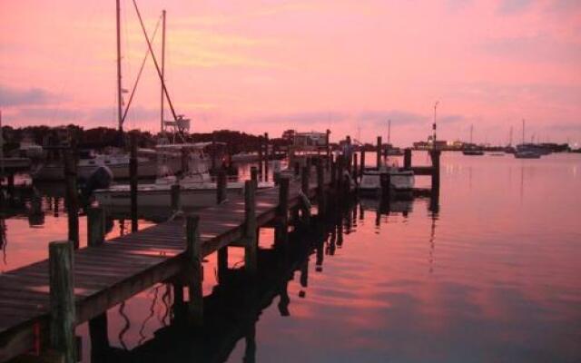 Ocracoke Harbor Inn