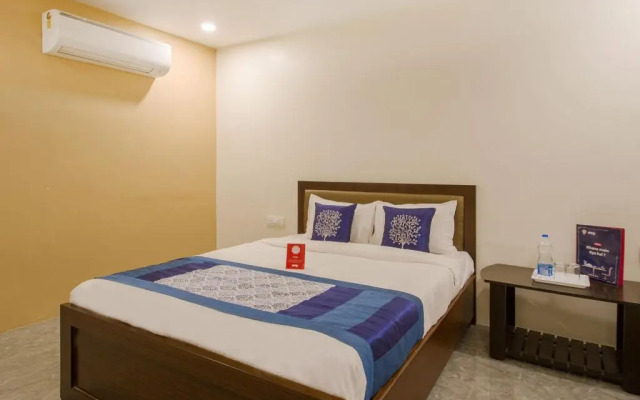 Sree Chandana Hotel by OYO Rooms