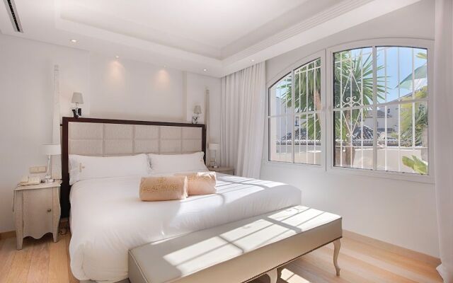 Las Dunas Suites & Apartments
