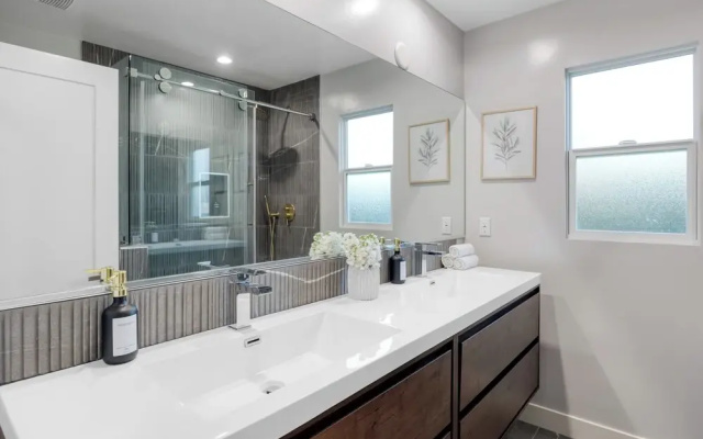 Fulton I by Avantstay Modern Haven in Downtown