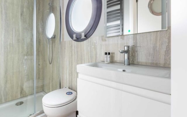 Luxury Houseboat in Volendam Marina