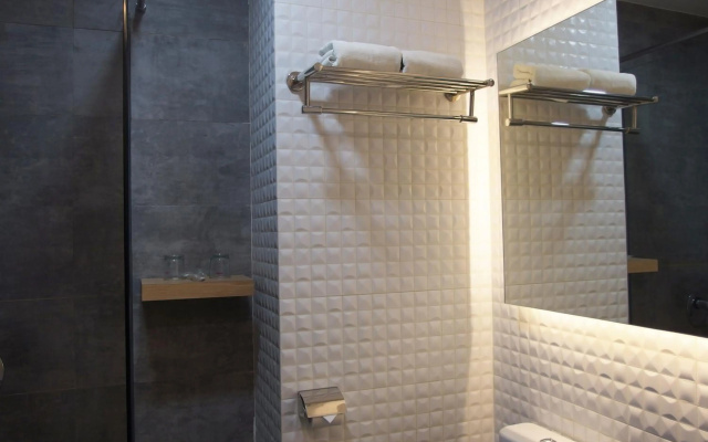 The City Hotel – Bathroom – Ambon