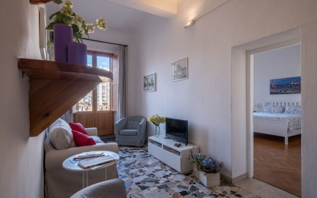 Santa Maria Novella Beautiful View for 6 - Three Bedroom Apartment, Sleeps 6