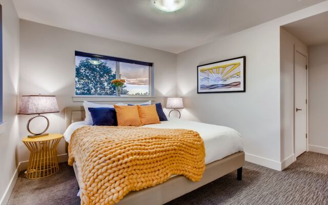 Old Town Swank - Brand New to Brewery District!