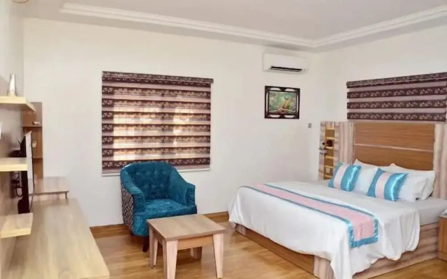 Sterling Lakeview Apartment