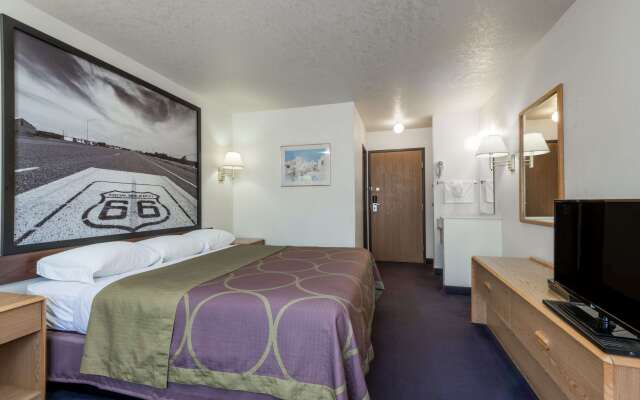 Super 8 by Wyndham Bernalillo