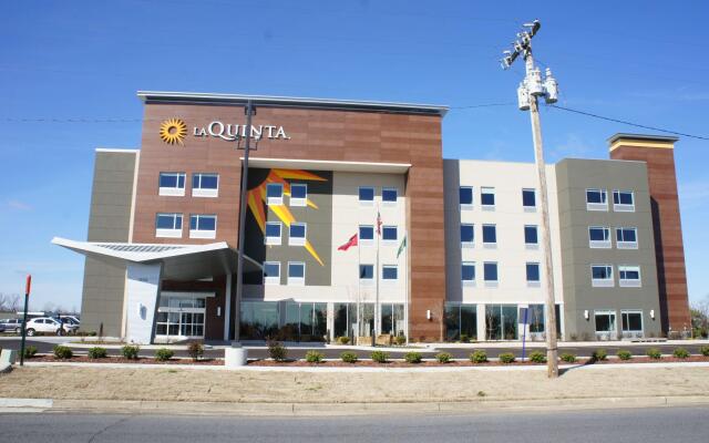 La Quinta Inn & Suites by Wyndham West Memphis