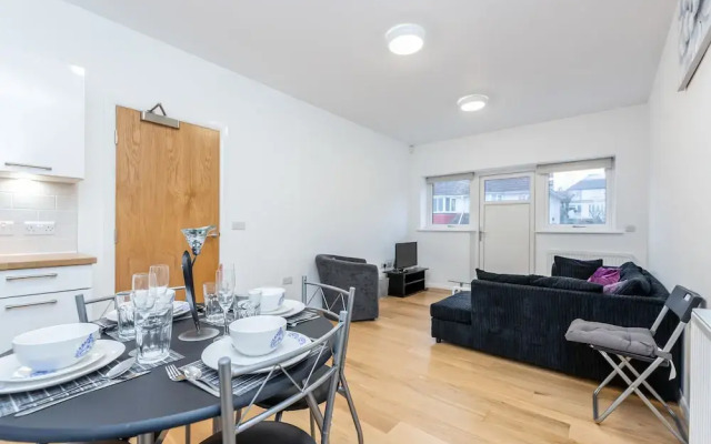 2BR Apt-sleeps 5-accessible-central Dartford